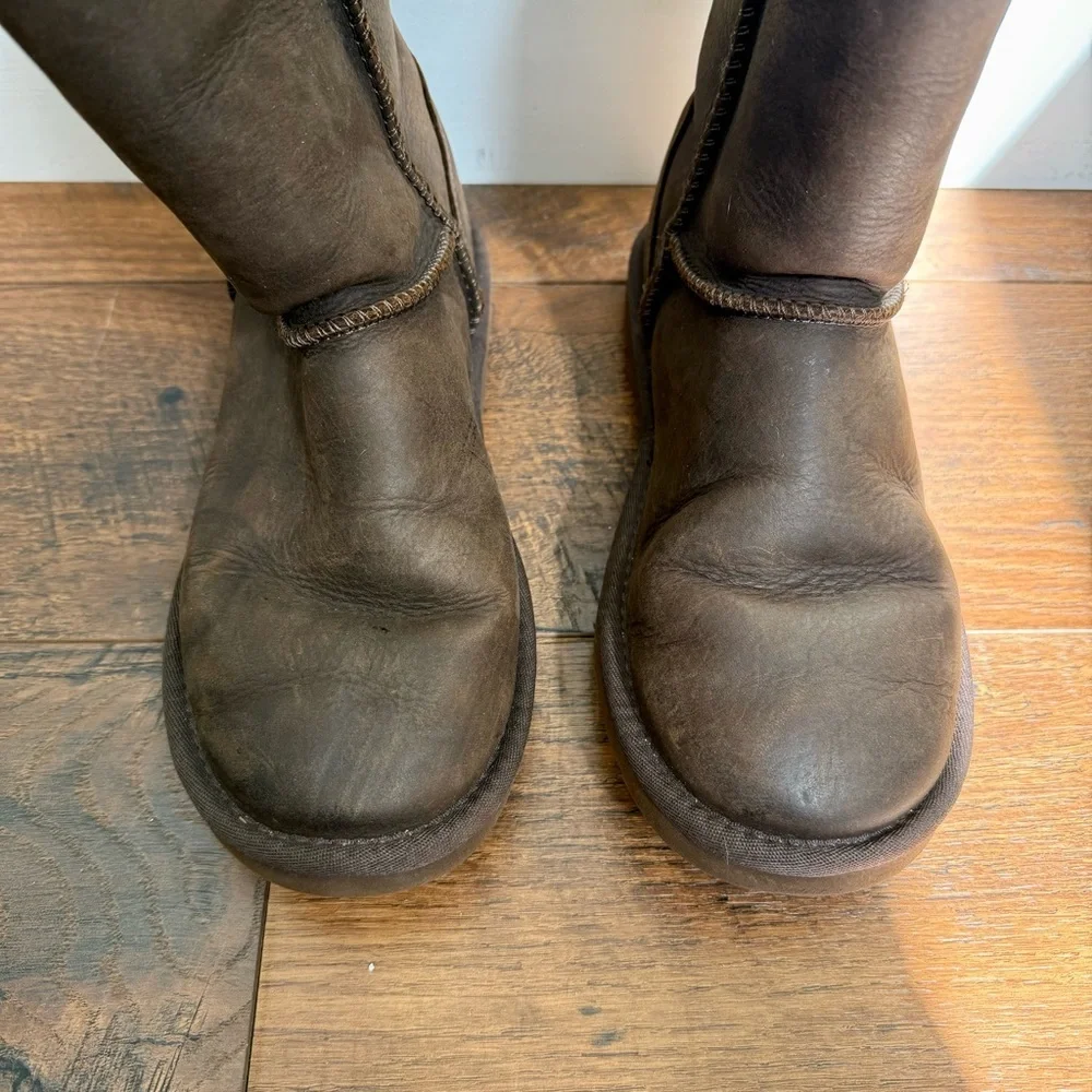 UGG Size 6 Classic Short Chocolate Brown Boots